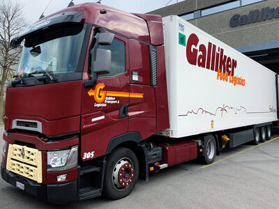 WSI WSI  Renault T High 4x2 met 3-assige koeloplegger GALLIKER