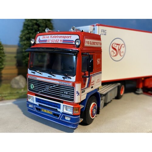 WSI WSI Volvo F16 Globetrotter 4x2 with 3-axle reefer trailer SKIVE