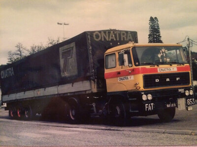 WSI WSI DAF 2800 4x2 with classic 3-axle curtain side trailer ONATRA