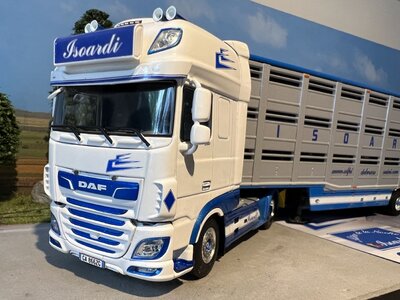 WSI WSI DAF XF Super Space Cab 4x2 with live stock trailer ISOARDI