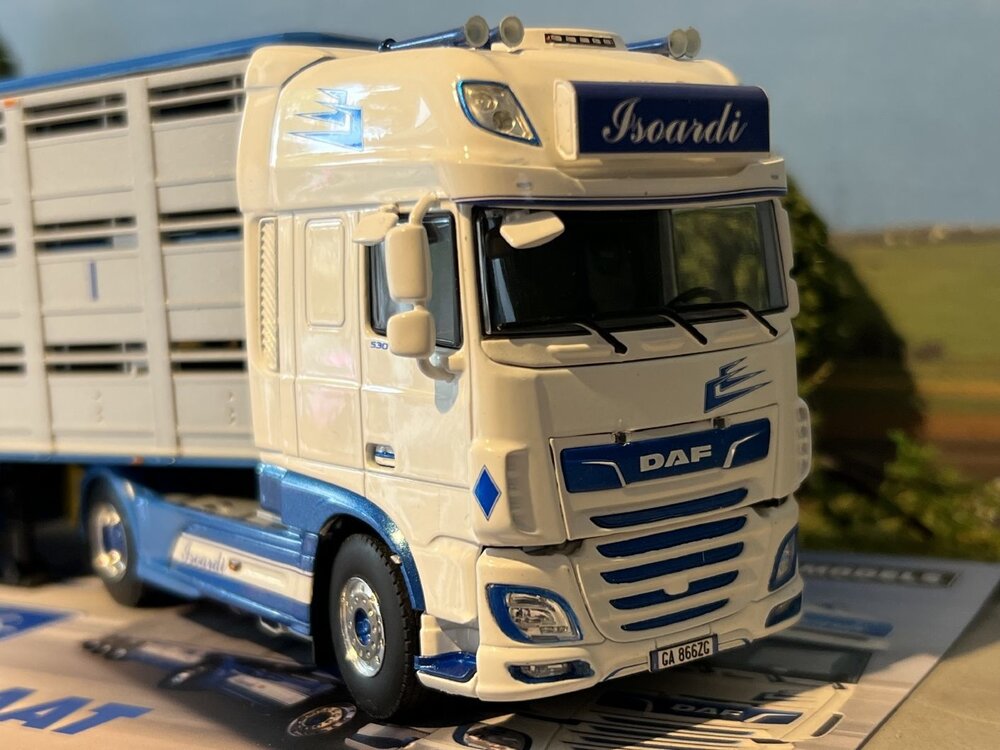 WSI WSI DAF XF Super Space Cab 4x2 with live stock trailer ISOARDI
