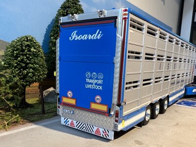 WSI WSI DAF XF Super Space Cab 4x2 met vee oplegger ISOARDI