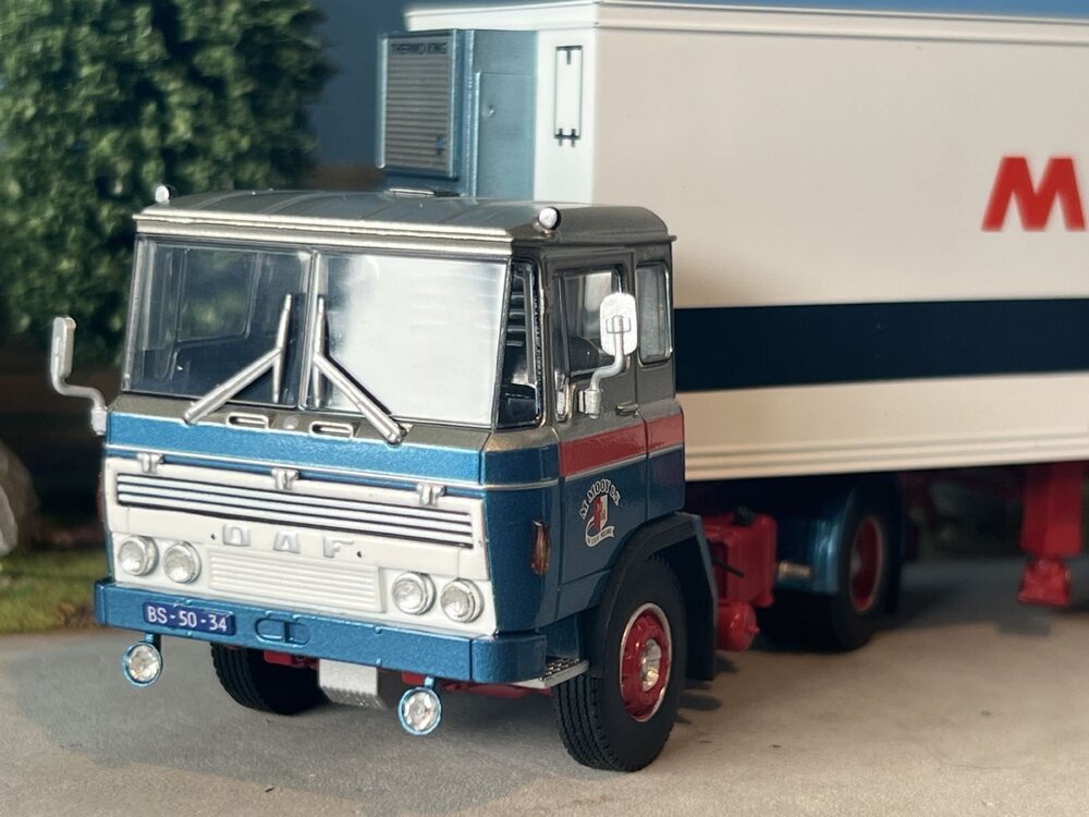 WSI WSI DAF 2600 4x2 reefer trailer 2-axle M. MOOY