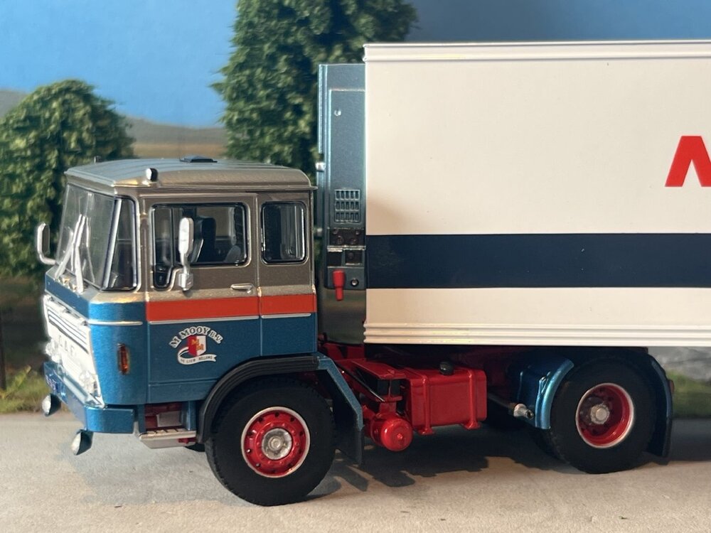 WSI WSI DAF 2600 4x2 reefer trailer 2-axle M. MOOY