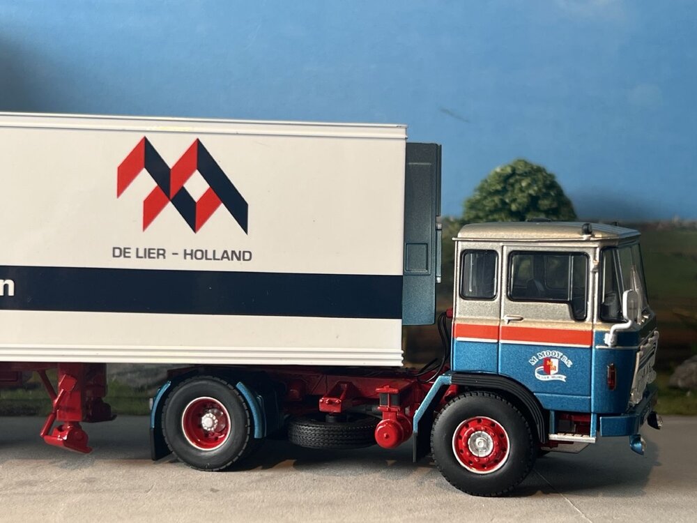 WSI WSI DAF 2600 4x2 reefer trailer 2-axle M. MOOY