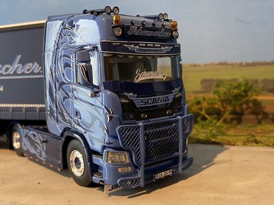 WSI WSI Scania NGS met 3-as schuifzeilen oplegger SCHUMACHER
