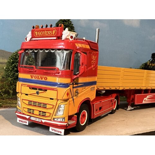 WSI WSI Volvo FH4 sleeper cab 4x2 met 3-assige stenen oplegger GOYENS