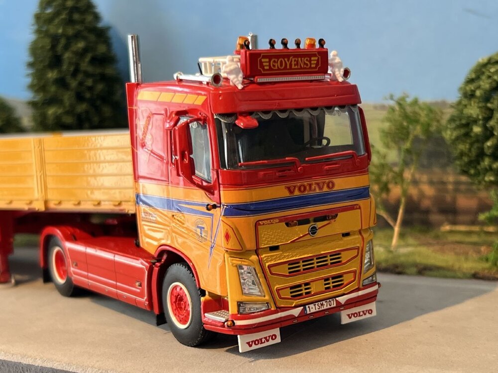 WSI WSI Volvo FH4 sleeper cab 4x2 met 3-assige stenen oplegger GOYENS
