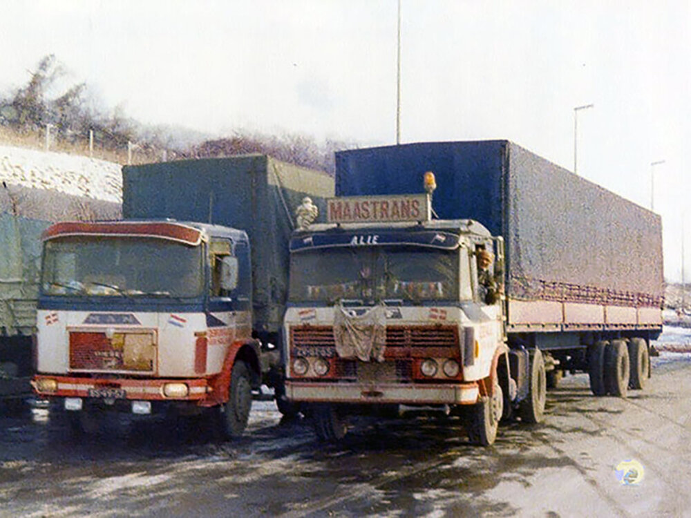 WSI WSI DAF 2600 4x2 with classic curtainside trailer MAASTRANS