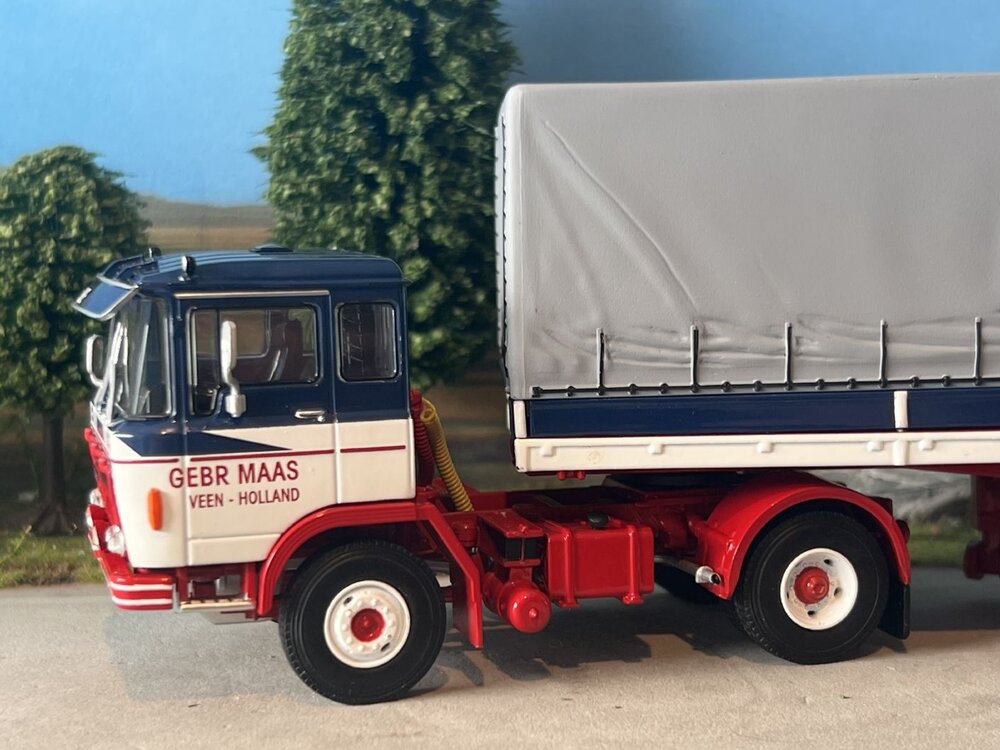 WSI WSI DAF 2600 4x2 with classic curtainside trailer MAASTRANS