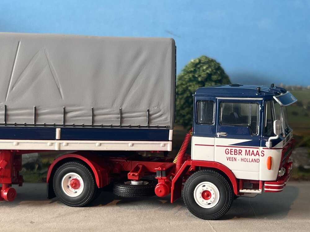WSI WSI DAF 2600 4x2 with classic curtainside trailer MAASTRANS