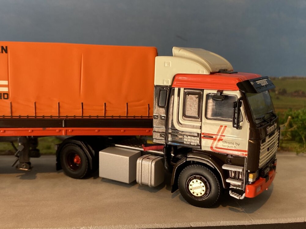 WSI WSI Scania 3-serie met schuif zeilenoplegger TILTRANS