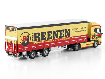 WSI WSI DAF XD SH with sky lights and side window  4x2 with 2-axle box trailer VAN REENEN