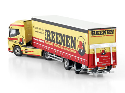 WSI WSI DAF XD SH with sky lights and side window  4x2 with 2-axle box trailer VAN REENEN