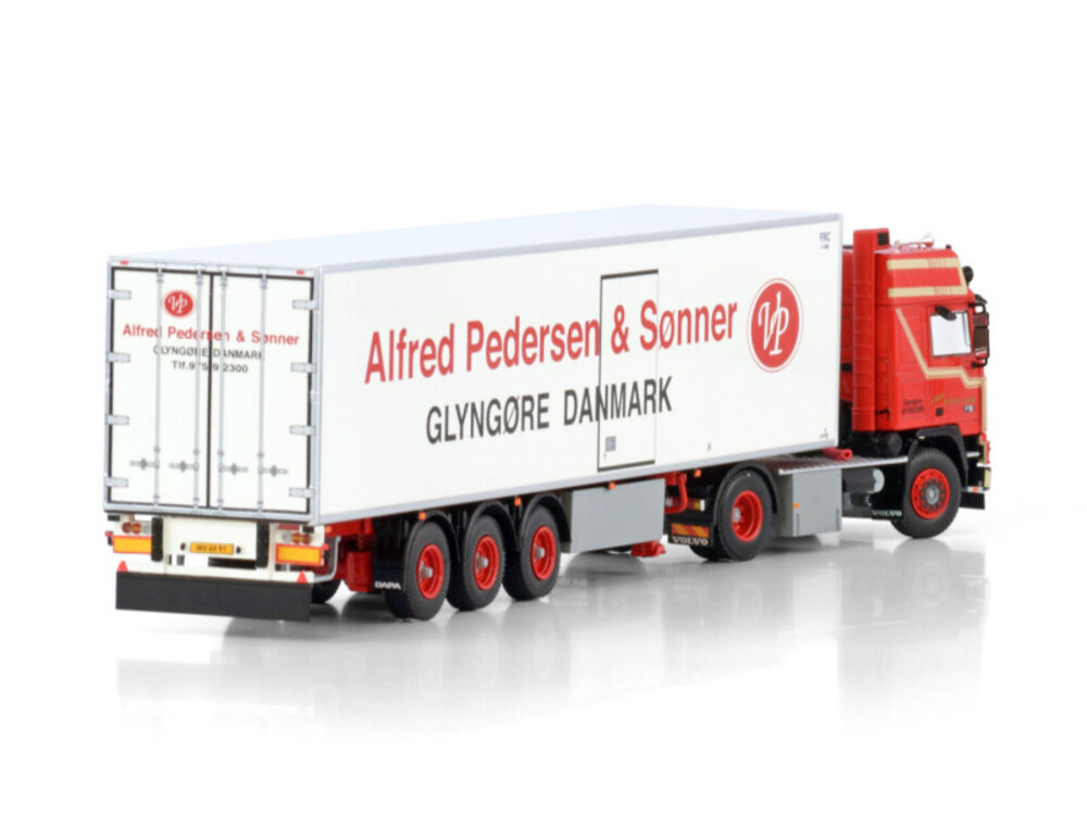 WSI WSI Volvo F12 Globetrotter 4x2 met 3-as koeloplegger ALFRED PEDERSEN