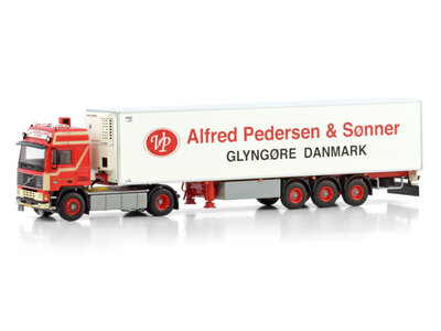 WSI WSI Volvo F12 Globetrotter 4x2 with 3-axle reefer trailer ALFRED PEDERSEN