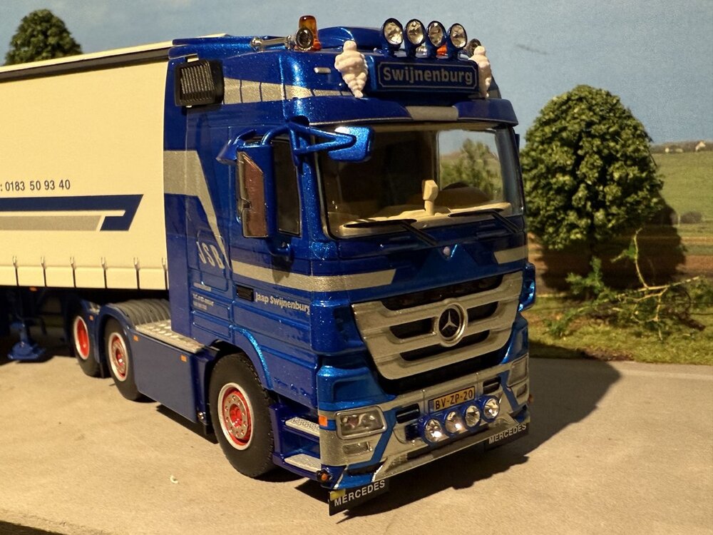 WSI WSI Mercedes- Benz Actros MP3 6x2 twin steer with 4-axle curtainside trailer JSB SWIJNENBURG