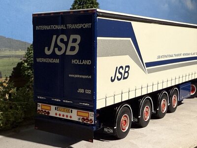 WSI WSI Mercedes- Benz Actros MP3 6x2 twin steer met 4-assige schuifzeilen oplegger JSB SWIJNENBURG