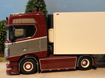 WSI WSI Scania S Highline 4x2 + 3-axle reefer trailer ROLING