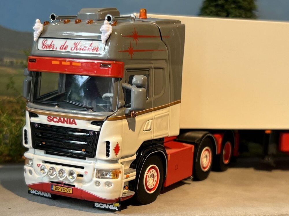 WSI WSI Scania R Normal  6X2  with 3-axle reefer trailer DE KRAKER