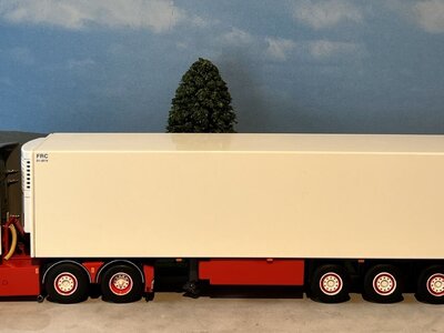 WSI WSI Scania R Normal  6X2  with 3-axle reefer trailer DE KRAKER