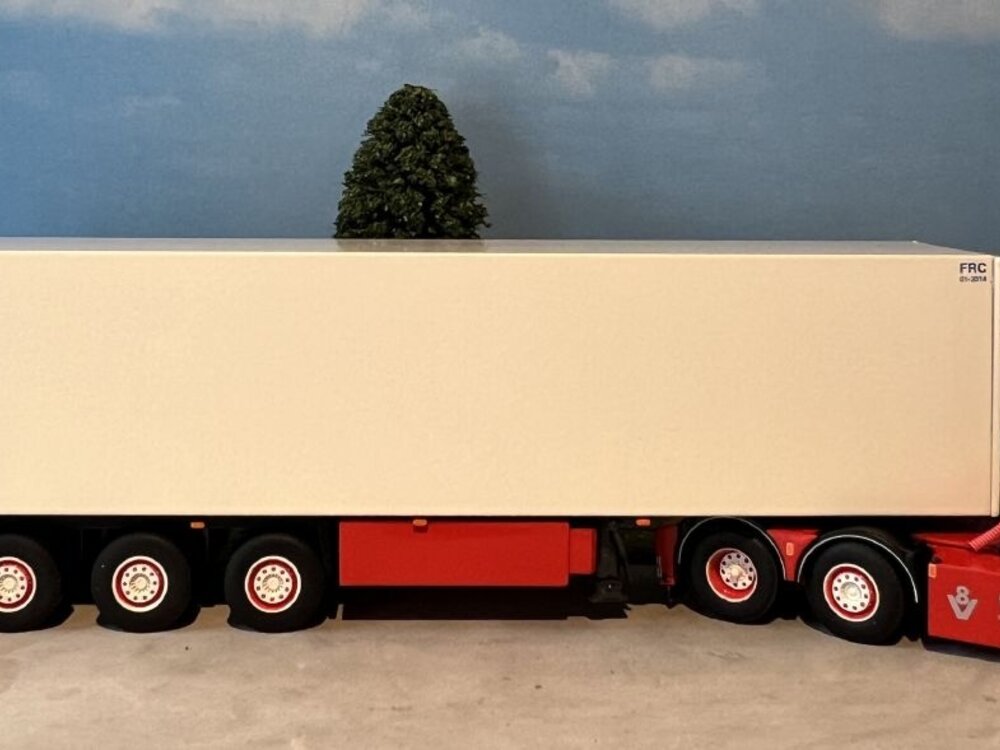 WSI WSI Scania R Normal  6X2  with 3-axle reefer trailer DE KRAKER