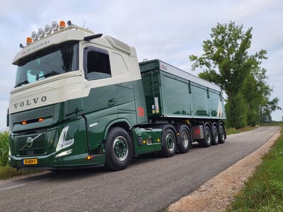 WSI WSI Volvo FH Aero Sleeper Cab  6x2 with 3-axle non steering tipper trailer DB KIEPERS