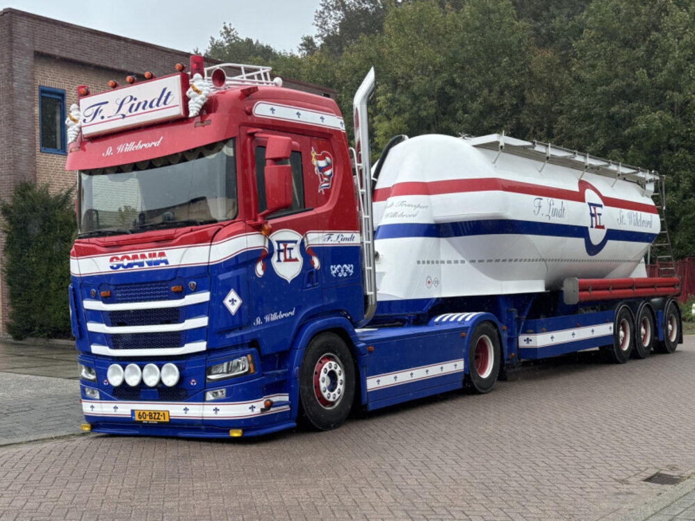 WSI WSI Scania S Normal 4x2 with 3-axle bulk trailer F. LINDT