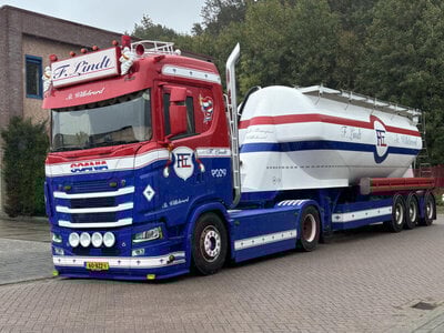 WSI WSI Scania S Normal 4x2 with 3-axle bulk trailer F. LINDT