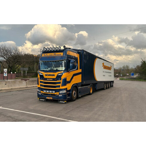 WSI WSI Scania S Highline 4x2 met 3-as koeloplegger GEBR. VAN ITERSON