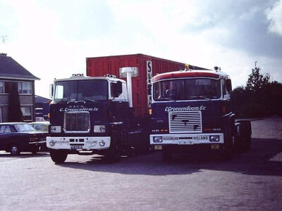 Tekno Tekno Mack F700 met klassiek container chassis met 2x 20ft container GROENENBOOM