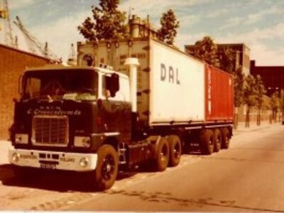 Tekno Tekno Mack F700 met klassiek container chassis met 2x 20ft container GROENENBOOM