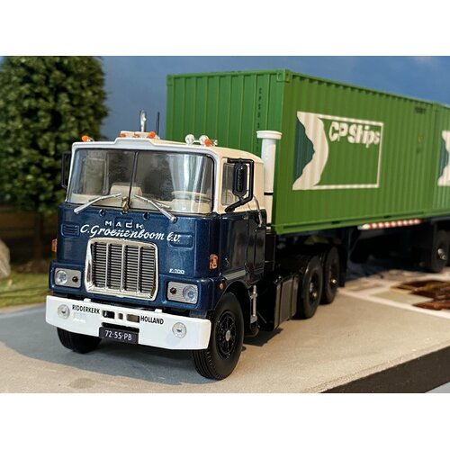 Tekno Tekno Mack F700 met klassiek container chassis met 2x 20ft container GROENENBOOM