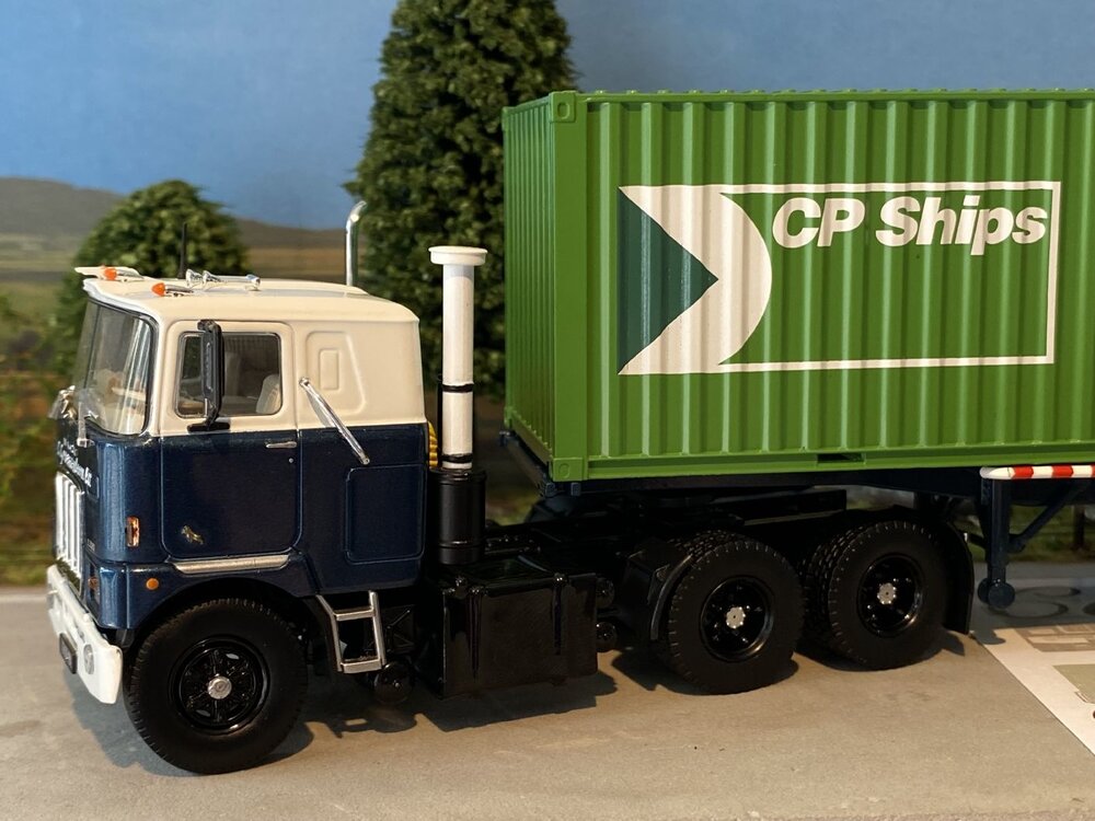 Tekno Tekno Mack F700 met klassiek container chassis met 2x 20ft container GROENENBOOM