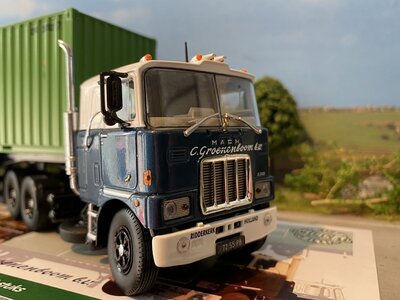 Tekno Tekno Mack F700 with klassiek container chassis with 2x 20ft container GROENENBOOM