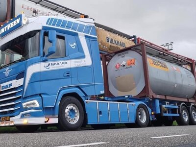 Tekno Tekno DAF XG 4x2 met kort container chassis met Swap container KEES IN'T VEEN