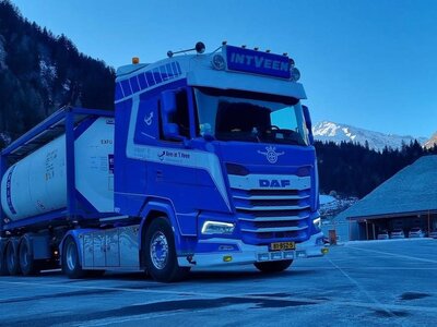 Tekno Tekno DAF XG 4x2 met kort container chassis met Swap container KEES IN'T VEEN