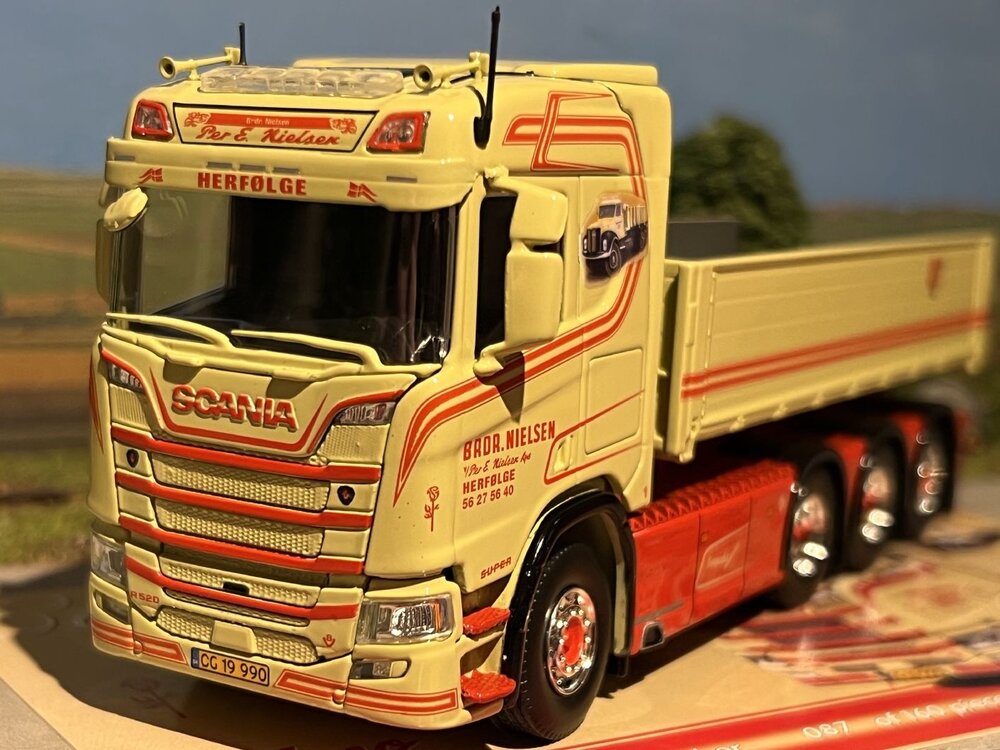 Tekno Tekno Scania Next Gen R520 8x2 NCH with container hooklift PER E. NIELSEN