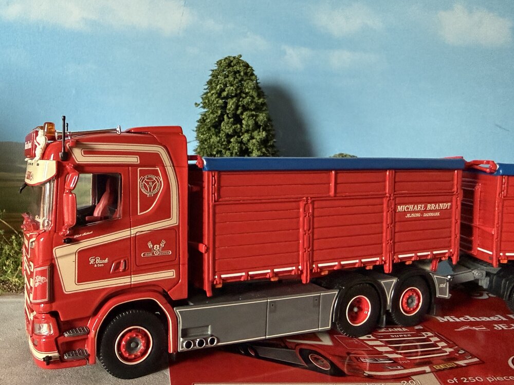 Tekno Tekno Scania Next Gen 770S-V8 motorwagen met 4-as aanhanger MICHAEL BRANDT