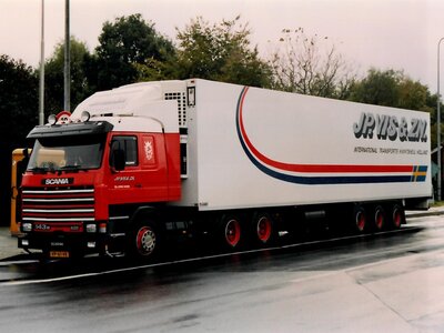 Tekno Tekno Scania 143M 6x2 met 3-as koeloplegger J.P. VIS