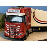 Tekno Iveco S way met 3-as Koeloplegger J.P. VIS