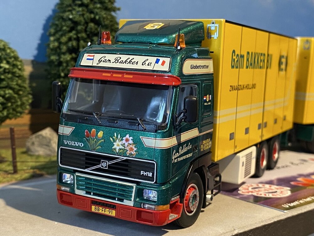 Tekno Tekno Volvo FH12 truck with with 2-axlessige trailer GAM BAKKER