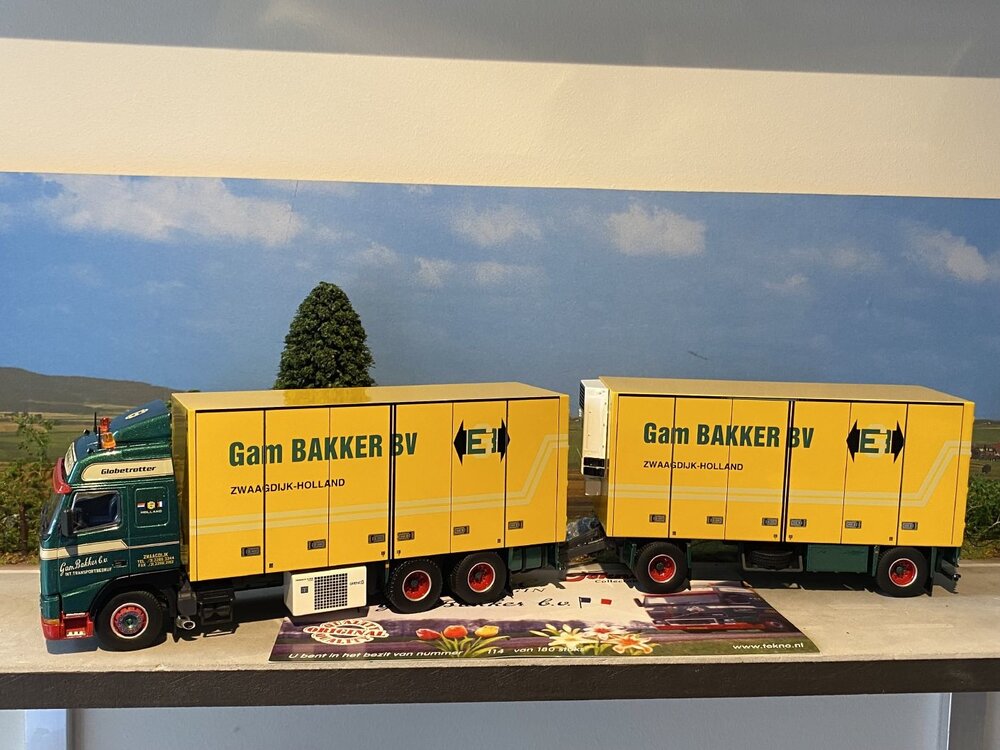 Tekno Tekno Volvo FH12 truck with with 2-axlessige trailer GAM BAKKER