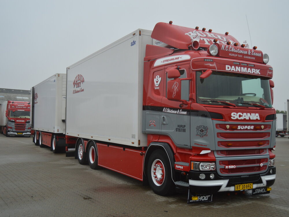 Tekno Tekno Scania R-Streamline motorwagen met 3-assige schamelaanhanger NC. CHRISTENSEN