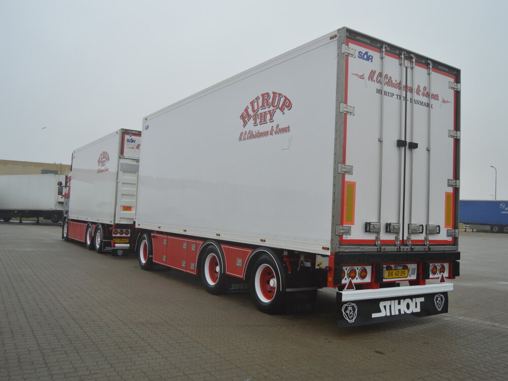 Tekno Tekno Scania R-Streamline motorwagen met 3-assige schamelaanhanger NC. CHRISTENSEN