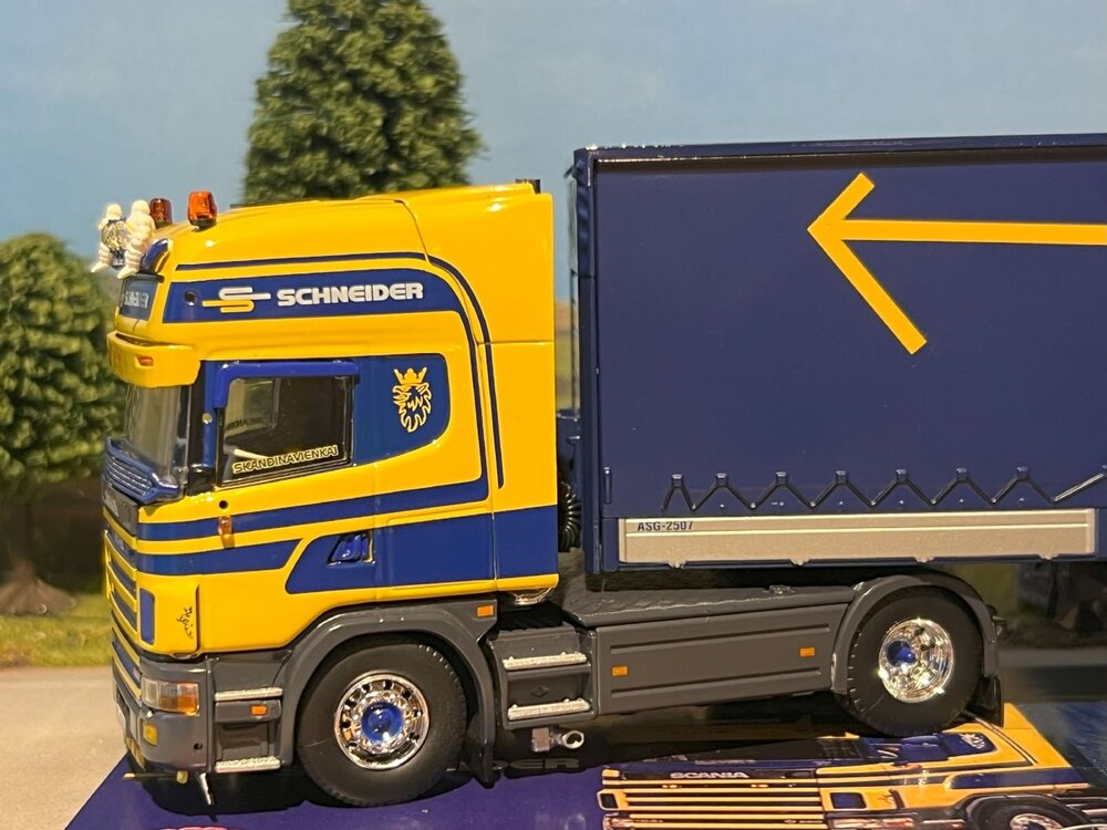 Tekno Tekno Scania 4-serie Topline with 3-axle (ASG) curtainside trailer ASG - Schneider