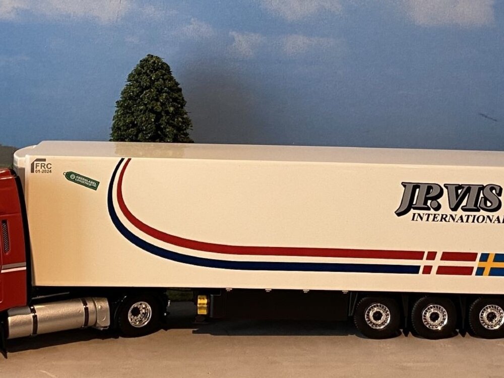 Tekno Tekno Iveco S way met 3-as Koeloplegger J.P. VIS