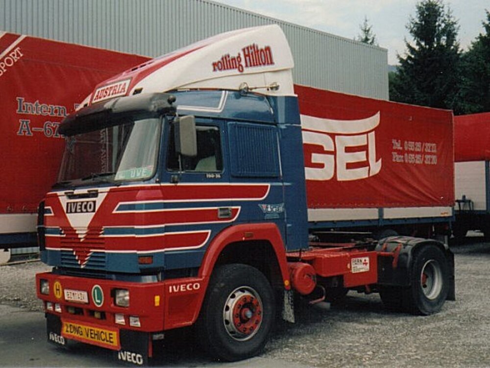 Tekno Tekno Iveco Turbostar 4x2 trekker met 3-assige klassieke huifoplegger VOGEL