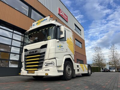 Tekno Tekno DAF XF SL 4x2 trekker met 3-assig containerchassis G. V.D. LINDEN TRANSPORT