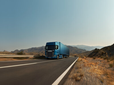 Tekno Tekno Scania Super 560R 4x2 with 3-axle reefer trailer BRAND BOOST